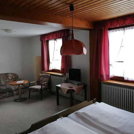 Gasthof Zum Kreuz Hotel *