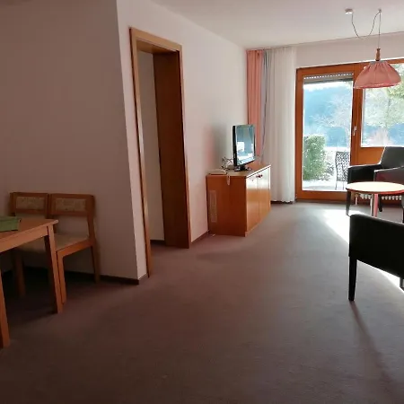 Hotel Gasthof Zum Kreuz *