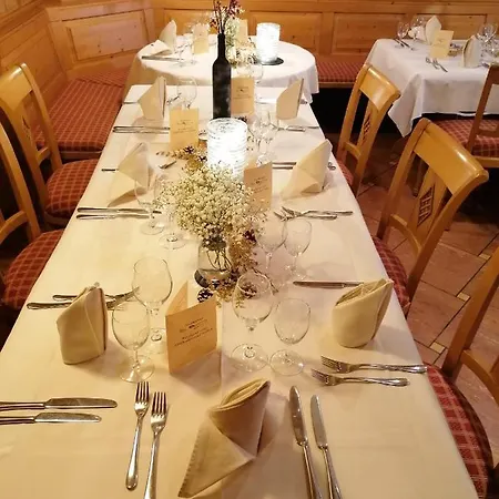 Gasthof Zum Kreuz Hotel *